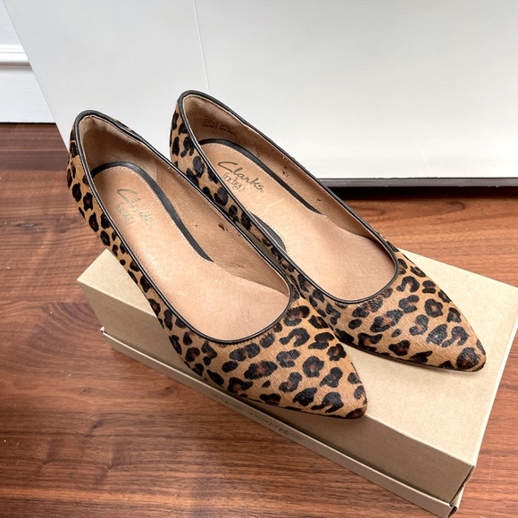 Clarks indigo leopard print heel pump 2 inch - Picture 1 of 2
